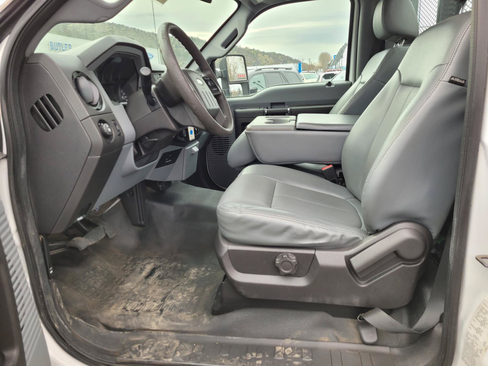 Used 2016 Ford F550 2WD Regular Cab Super Duty image 9