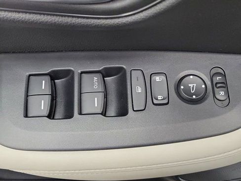 Certified 2025 Honda HR-V LX image 19