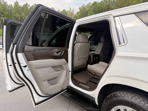 Used 2022 GMC Yukon SLT AWD/4WD image 25