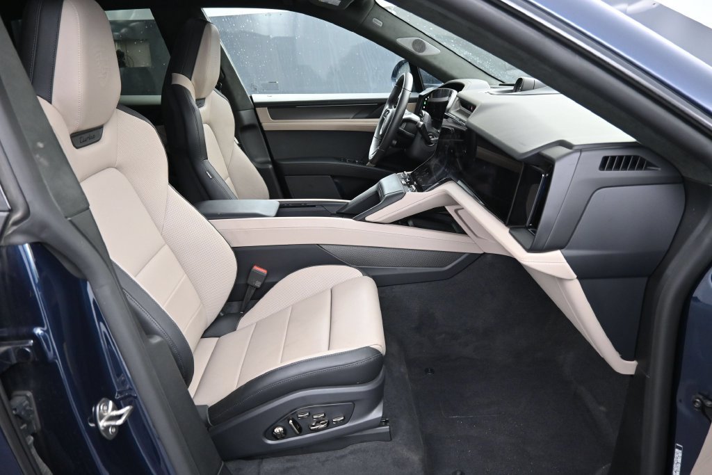 Certified 2026 Porsche Cayenne Turbo AWD/4WD image 29