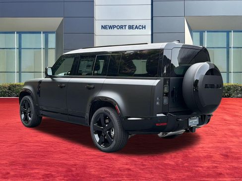 New 2026 Land Rover Defender 130 X-Dynamic SE image 3