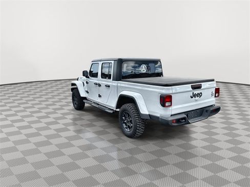 Used 2023 Jeep Gladiator Willys image 6