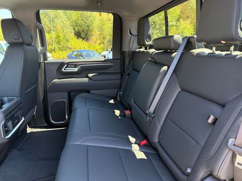 New 2025 GMC Sierra 2500 SLT w/ SLT Premium Package image 8