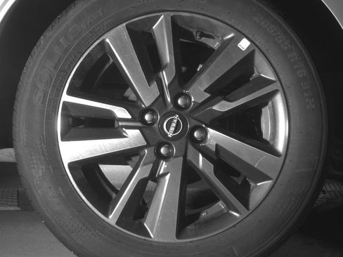 Used 2025 Nissan Versa SV image 15