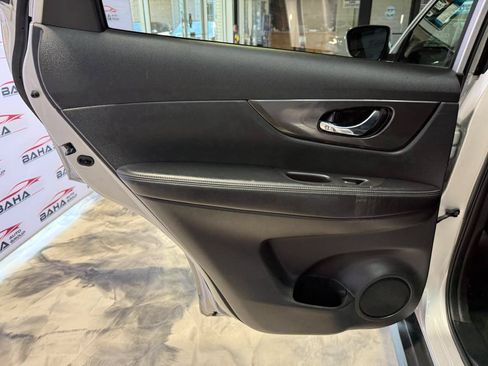 Used 2019 Nissan Rogue SV AWD/4WD image 36