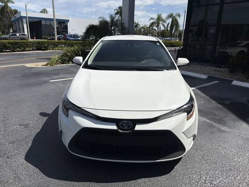 Used 2022 Toyota Corolla LE FWD image 3