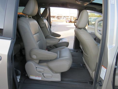 Used 2015 Toyota Sienna XLE w/ XLE Navigation Package image 27