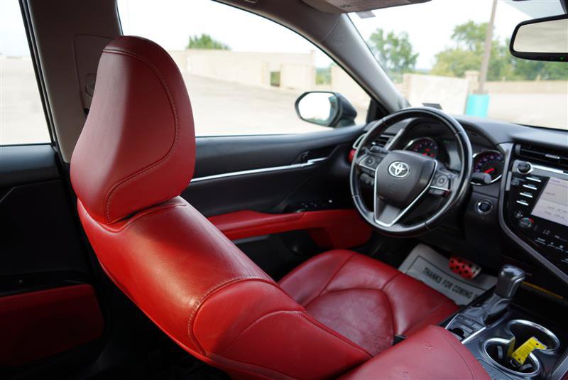 Used 2019 Toyota Camry XSE w/ Navigation Package FWD image 39