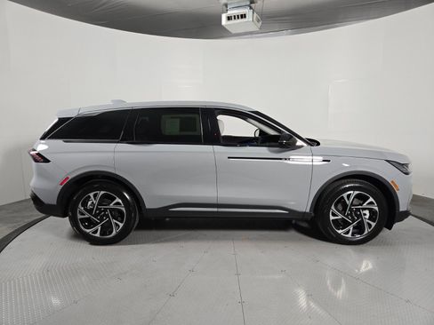 New 2026 Lincoln Nautilus Premier AWD/4WD image 3