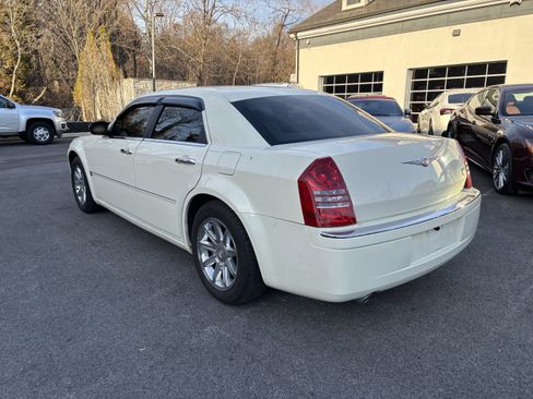 Used 2005 Chrysler 300 C image 3