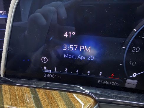 Used 2023 Cadillac Escalade Premium Luxury Platinum image 19