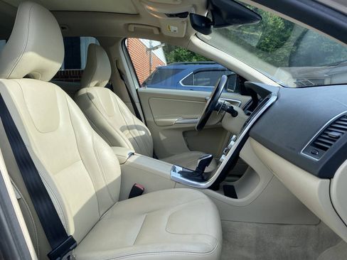 Used 2015 Volvo XC60 T6 w/ Proximity Package AWD/4WD image 18