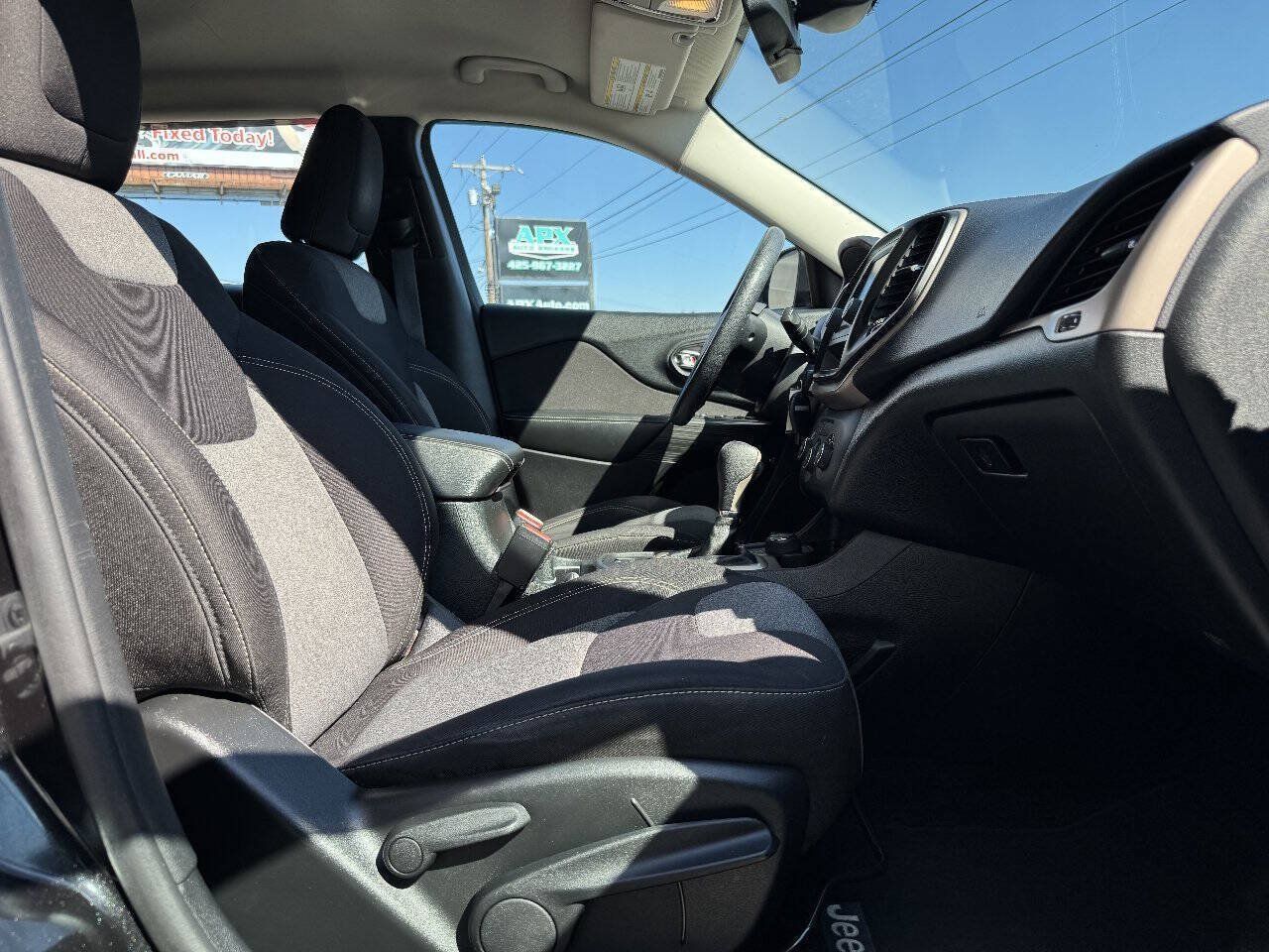 Used 2015 Jeep Cherokee Sport AWD/4WD image 16