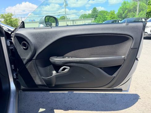 Used 2015 Dodge Challenger SXT RWD image 19
