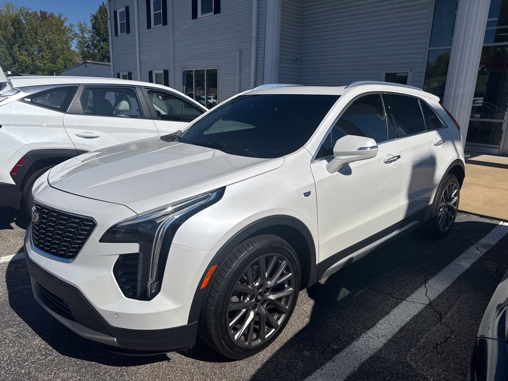 Used 2021 Cadillac XT4 Premium Luxury FWD image 1