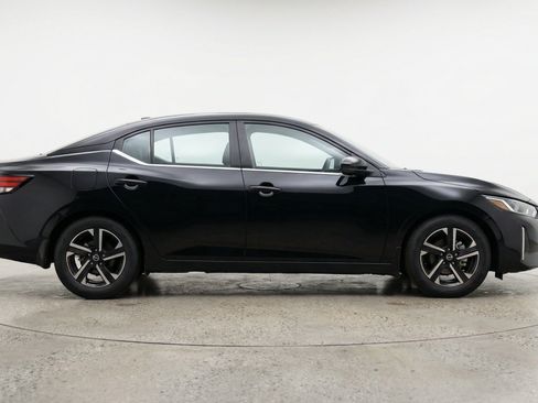 Used 2025 Nissan Sentra SV FWD image 11