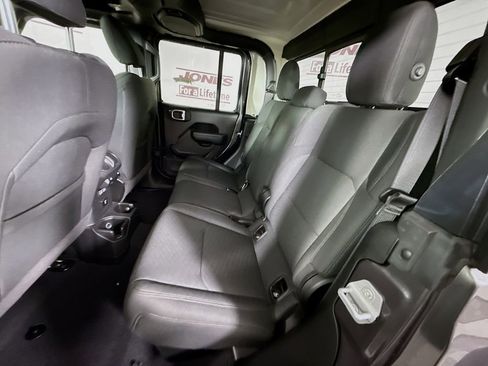 Used 2022 Jeep Gladiator Sport image 28