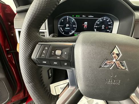 Used 2023 Mitsubishi Outlander SEL AWD/4WD image 27