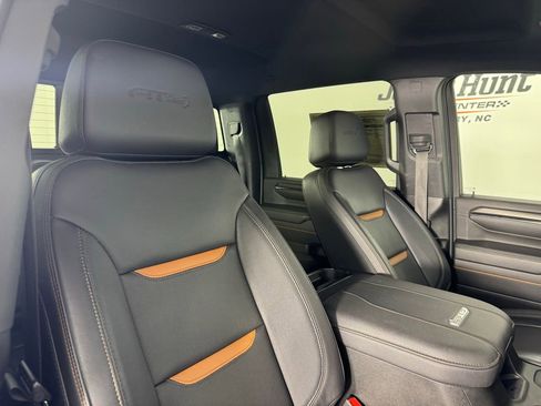 Used 2024 GMC Sierra 2500 AT4 w/ Technology Package image 32