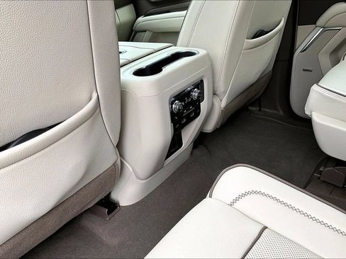 Used 2024 GMC Yukon XL Denali w/ Denali Reserve Package AWD/4WD image 10