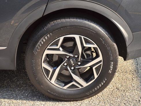 Used 2024 Kia Sportage LX image 12