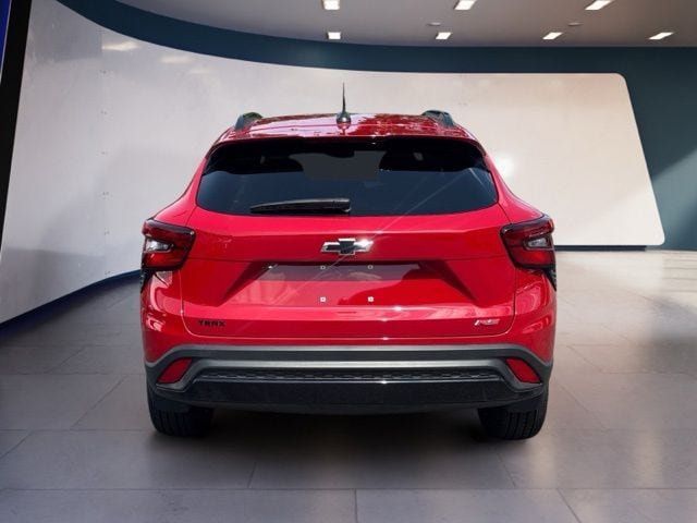 Used 2026 Chevrolet Trax RS FWD image 4