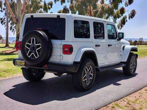 Used 2024 Jeep Wrangler Unlimited Sahara AWD/4WD image 5