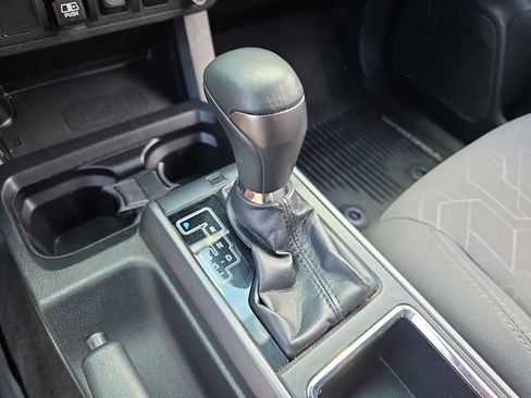 Used 2019 Toyota Tacoma TRD Off-Road AWD/4WD image 16