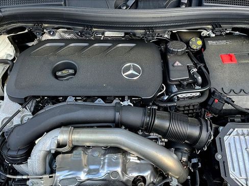 Used 2025 Mercedes-Benz GLA 250 4MATIC image 34