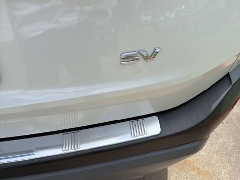 Used 2022 Nissan Rogue SV w/ SV Premium Package image 5