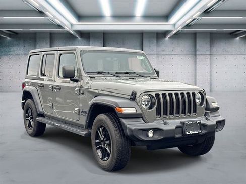 Used 2022 Jeep Wrangler Sport S image 3