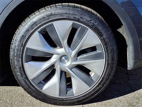 Used 2023 Tesla Model Y Long Range image 7