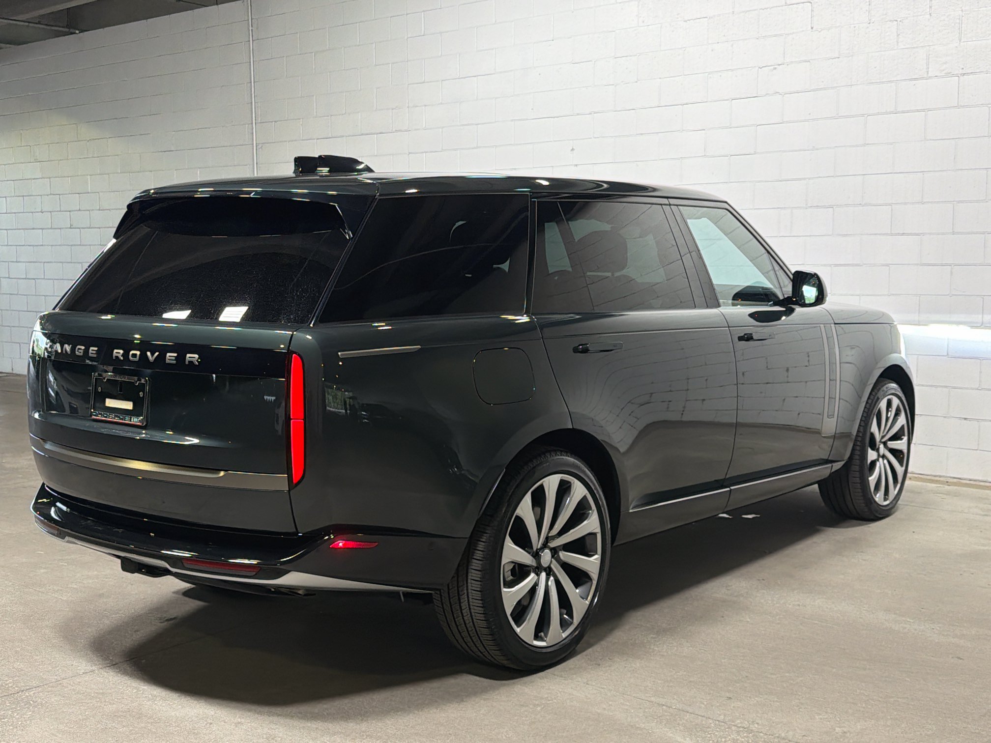 Used 2025 Land Rover Range Rover Long Wheelbase SE AWD/4WD image 7