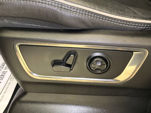 Used 2020 RAM 1500 Limited w/ Black Appearance Package AWD/4WD image 24