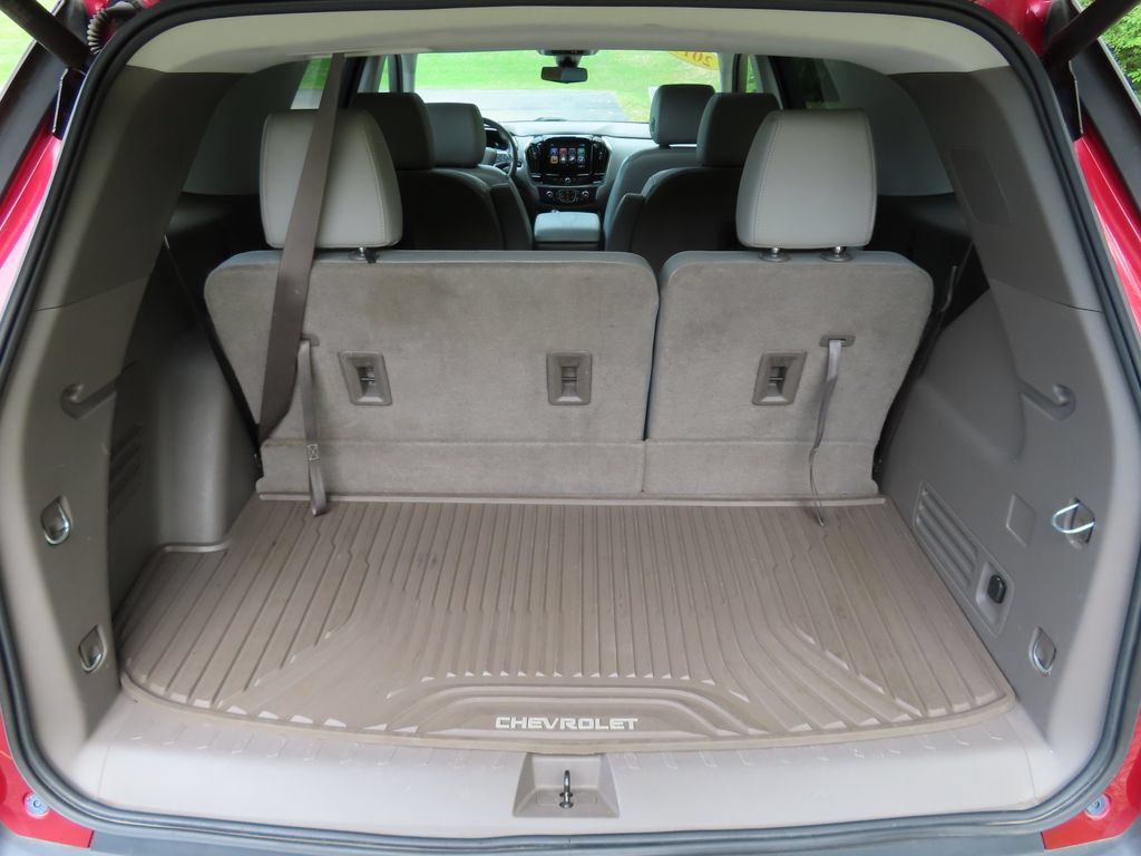 Used 2019 Chevrolet Traverse LT w/ LT Premium Package AWD/4WD image 18