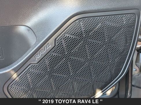Used 2019 Toyota RAV4 LE image 13