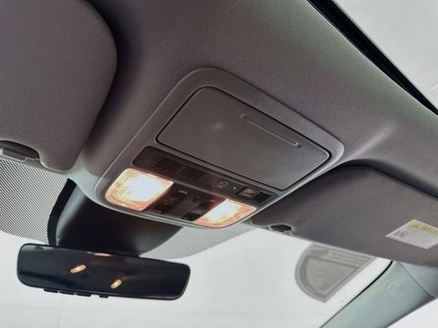 Used 2024 Honda Odyssey Elite image 23