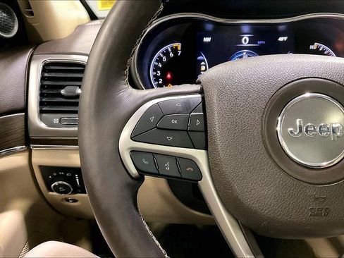 Used 2018 Jeep Grand Cherokee Overland AWD/4WD image 11