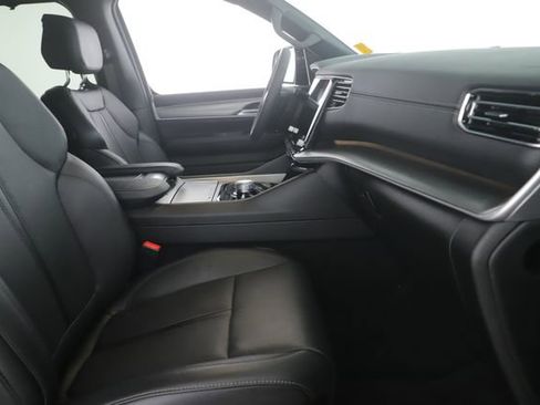 Used 2025 Jeep Wagoneer L Series II w/ Convenience Group I image 36