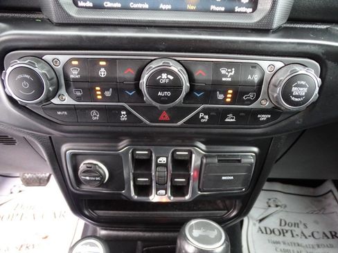 Used 2021 Jeep Wrangler Unlimited Sahara image 30