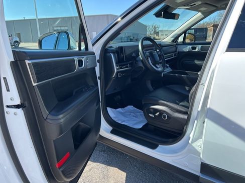 Used 2025 Hyundai Santa Fe Limited image 8