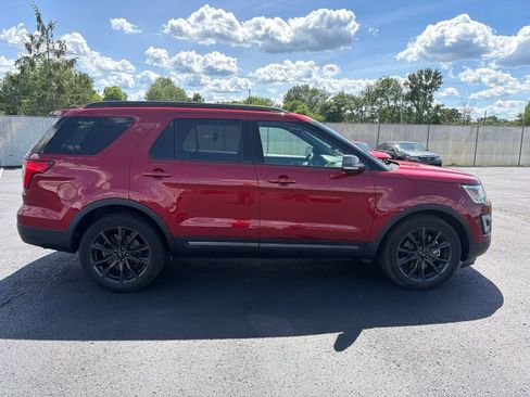 Used 2017 Ford Explorer XLT w/ Equipment Group 202A FWD image 8