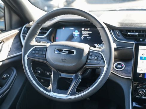 New 2025 Jeep Grand Cherokee L Limited image 16
