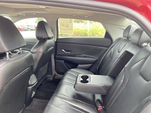 Used 2025 Hyundai Elantra Limited FWD image 17