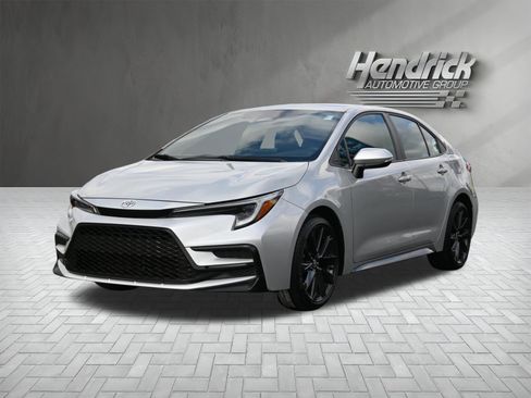 Used 2024 Toyota Corolla SE image 6