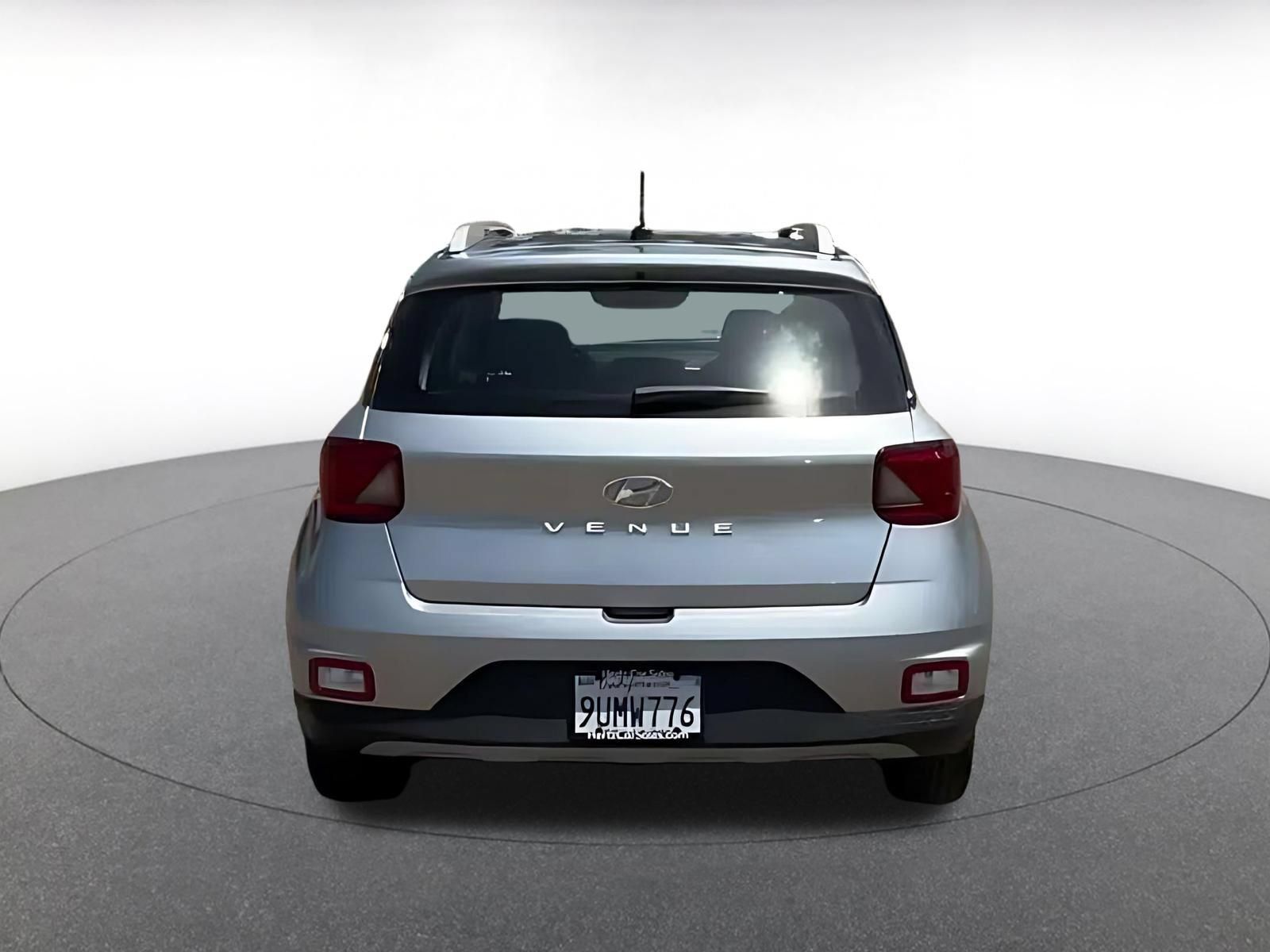 Used 2025 Hyundai Venue SEL FWD image 12