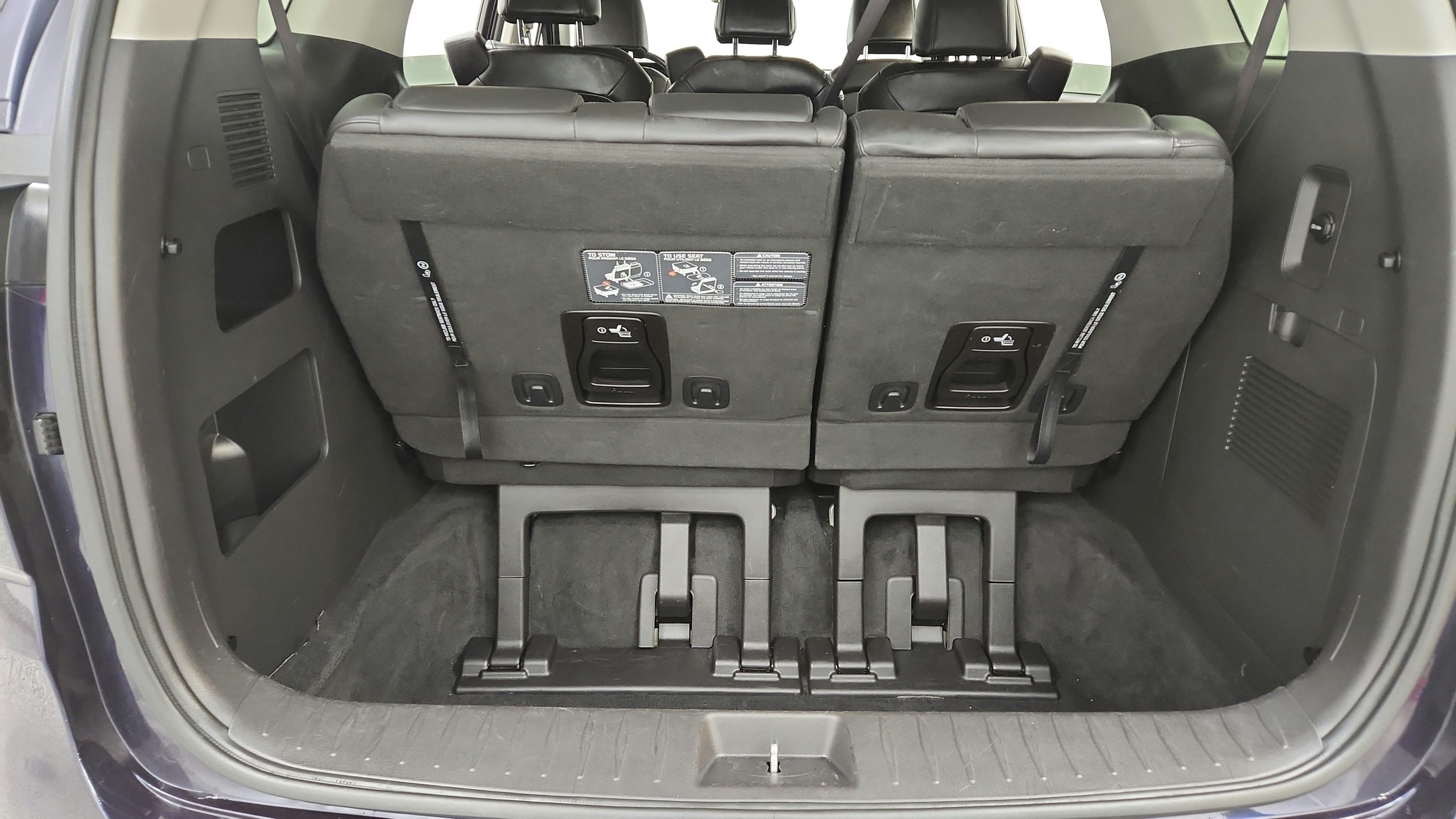 Used 2022 Kia Carnival LX FWD image 16
