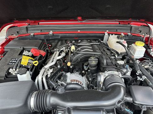 Used 2022 Jeep Gladiator Sport image 12