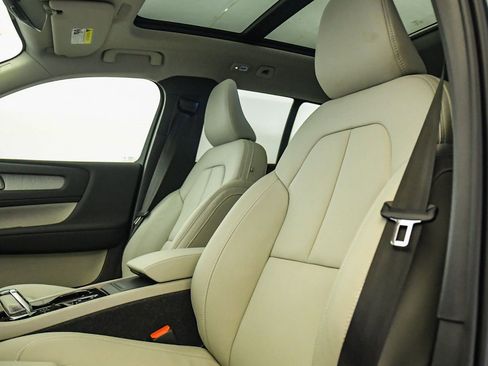 New 2026 Volvo XC40 B5 Ultra w/ Climate Package AWD/4WD image 18