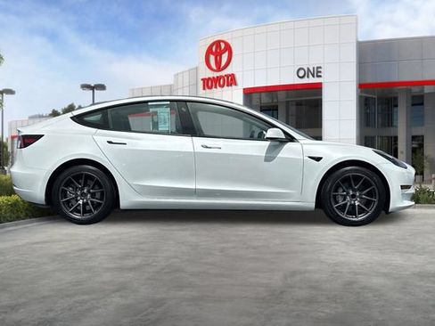 Used 2023 Tesla Model 3 Standard Range RWD image 3